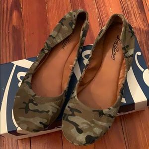 Lucky Brand leather camo size 7 1/2